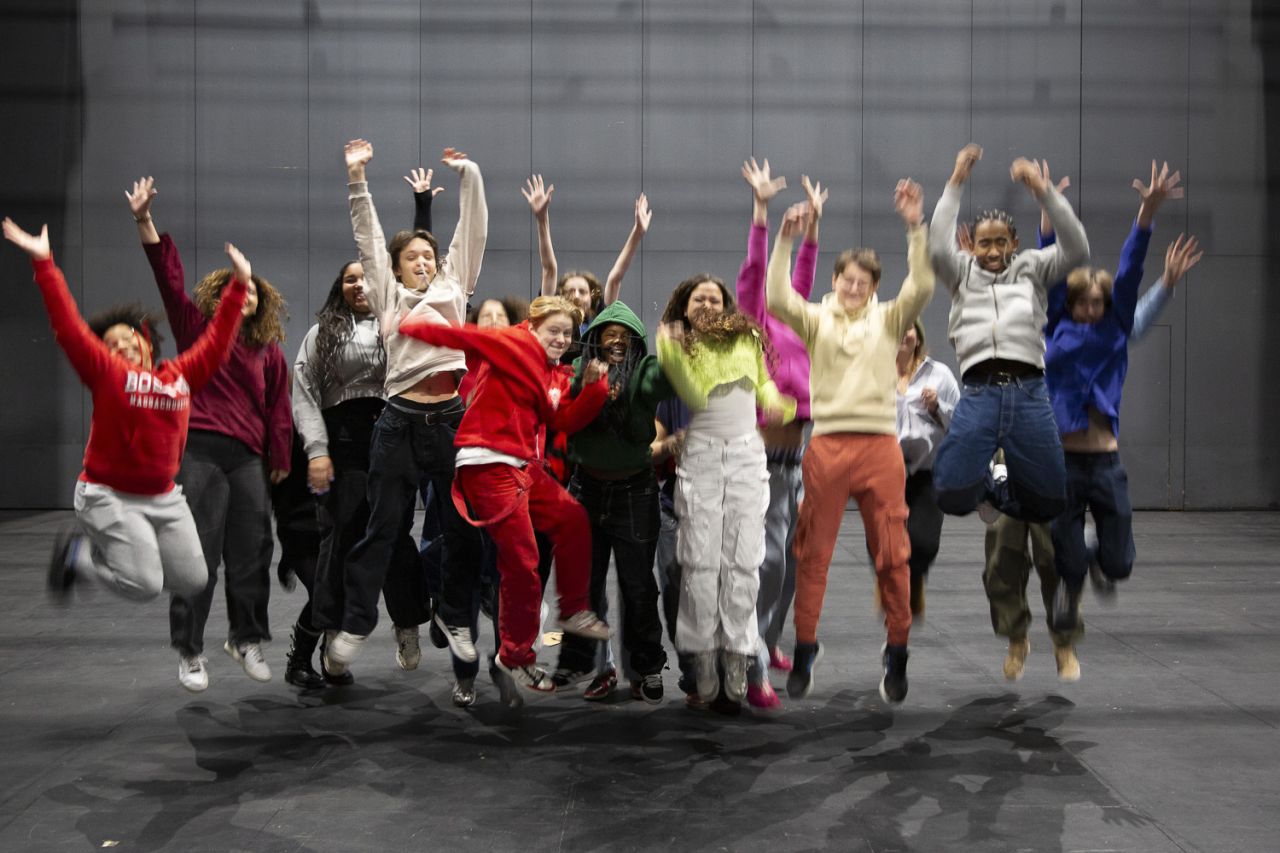 Les 17 jeunes de la 12e édition avec Noëmie Ksicova et Cécile Péricone © Mélissa Boucher